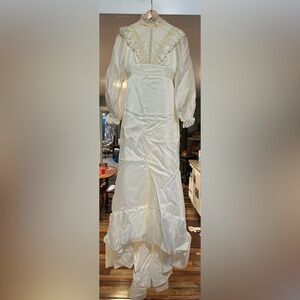 1970s Vintage Wedding Dress beautiful chiffon handmade Gunne Sax inspired, veil